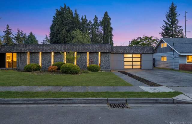Modern 3-Bedroom Rambler with High-End Finishes & Spacious Backyard