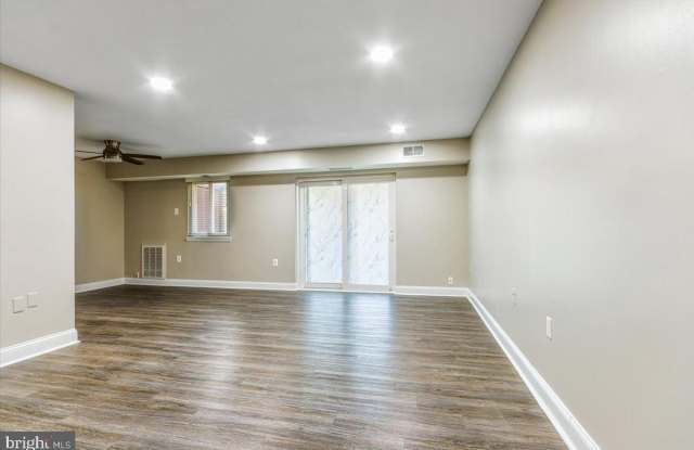 211-D VICTOR Parkway unit: 211D