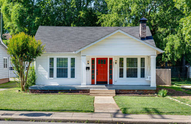 2231 Blair Boulevard