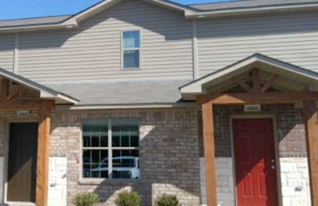 Available Now! 1 Bedroom 1.5 Bath Townhome for Rent in Lindale