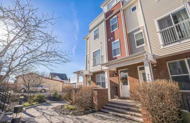 Gorgeous Conshohocken 3 Bedroom, 2.5 Bath END Unit Townhome With Amazing Views!