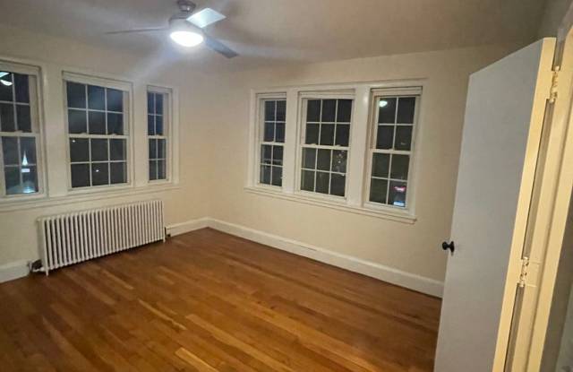 Photo of X-TRA LARGE 1-bed Belmont-Watertown