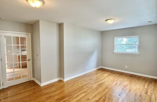 Photo of 3033 Westside Drive