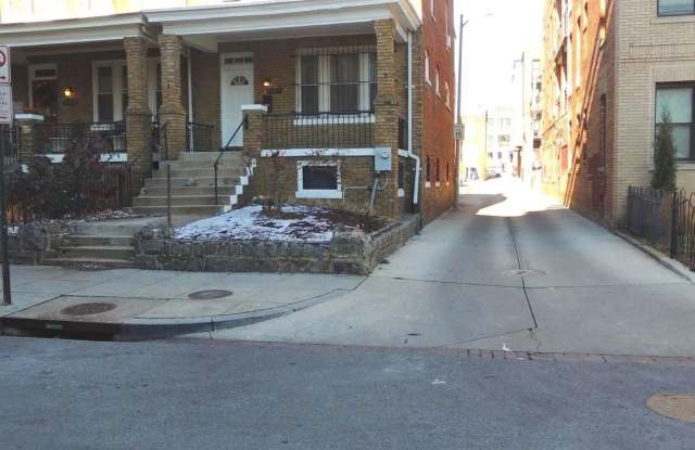 Photo of 1465 GIRARD Street NW