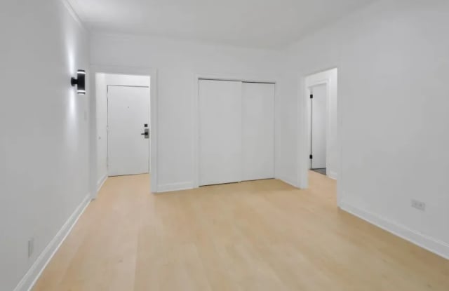 Photo of 931-905 West Carmen Ave.