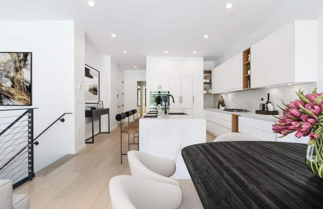 207 N 5TH Street unit: Th1