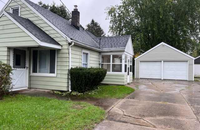 Cute home in NE Grand Rapids! - 1328 Alberta Street Northeast, Grand Rapids, MI 49505