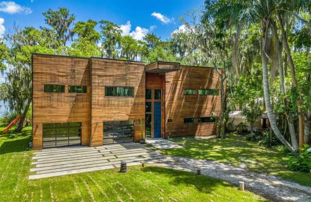 Photo of 3807 S SEMORAN BOULEVARD