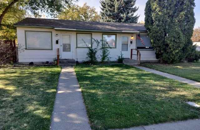 1 BD / 1 BA Duplex! $100 Move In Incentive!!