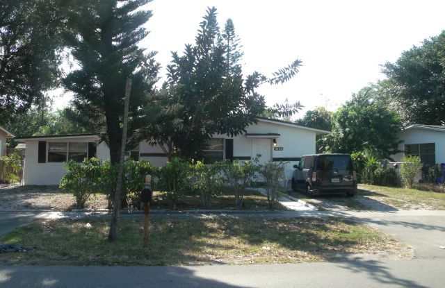 Large 4-2 with fenced backyard