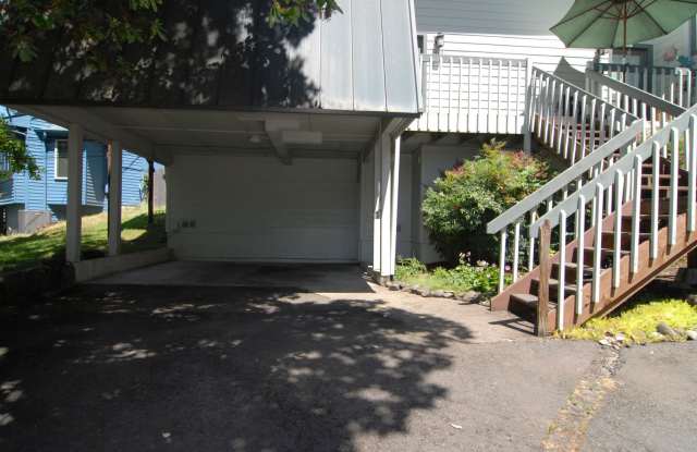 Very nice duplex near LCC and U of O. photos photos