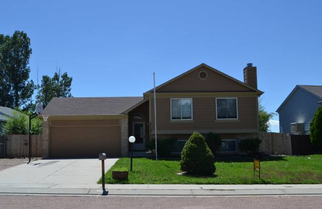 Cozy 4 Bedroom Bi-level in Security/Widefield