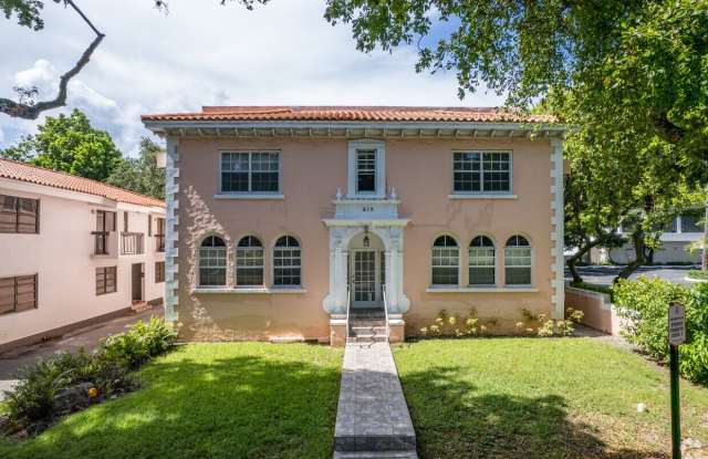 215 Calabria Ave