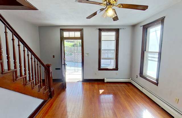 22 Church St, Glen Rock, PA 17327