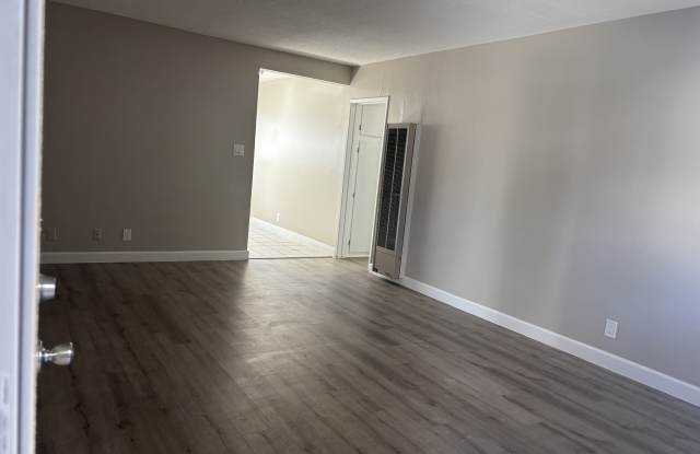 Photo of 117 E. Leatrice Ln