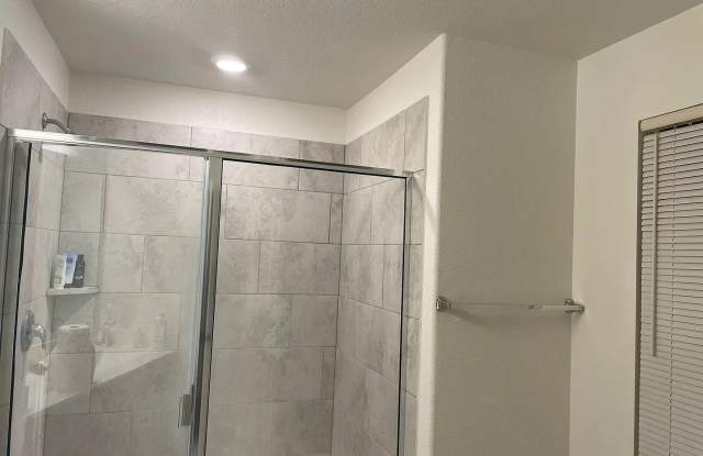 Room in 4 Bedroom Home at Eckhert Rd