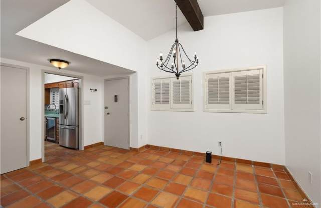 800 E Dallas Avenue unit: 7