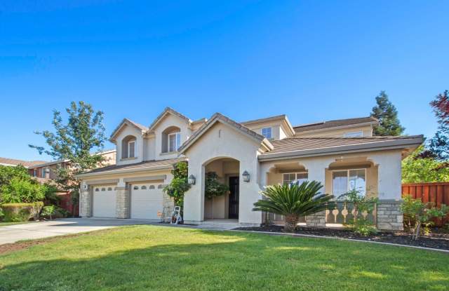 Grand 5-Bedroom Estate — Space, Style & Sophistication