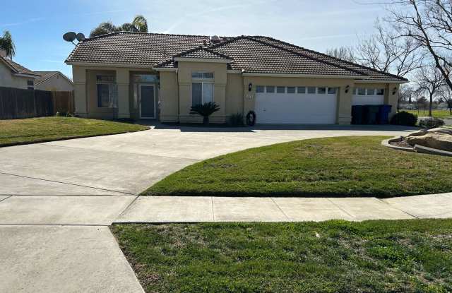 Spacious home in Lemoore