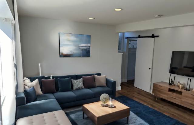 Half the First Month's Free! Brand New Apartment w/ Large Side Yard in Trestle Glen - 1175 Excelsior Avenue, Oakland, CA 94610