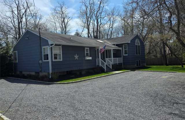 870 Noyack Road