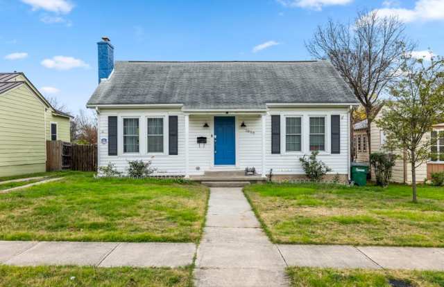2050 W Mistletoe Ave