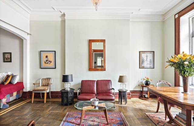 Photo of 284 Fifth Avenue