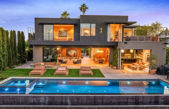 Photo of 1030 Somera Road