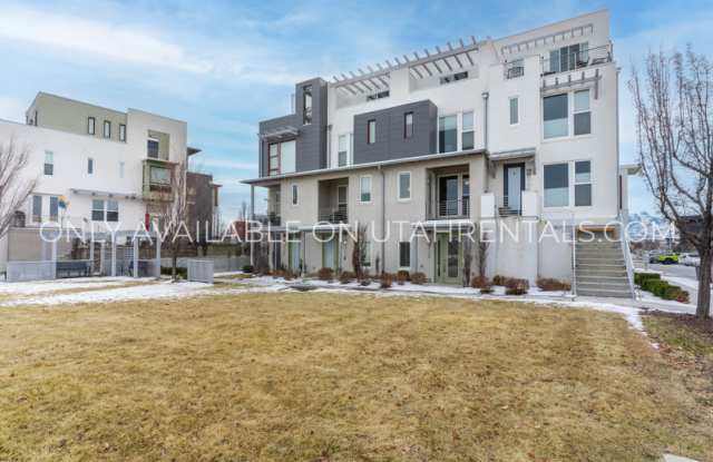 4738 W Daybreak Rim Way