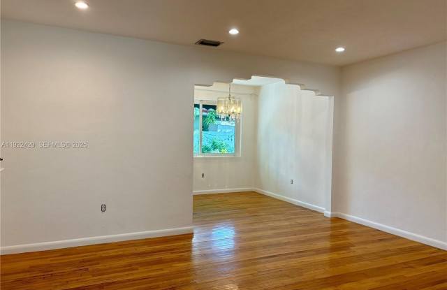 Photo of 6855 NE 5th Ave