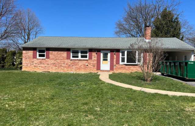 3 Bedroom home in Carlisle PA! - 209 Avon Drive, Carlisle, PA 17013