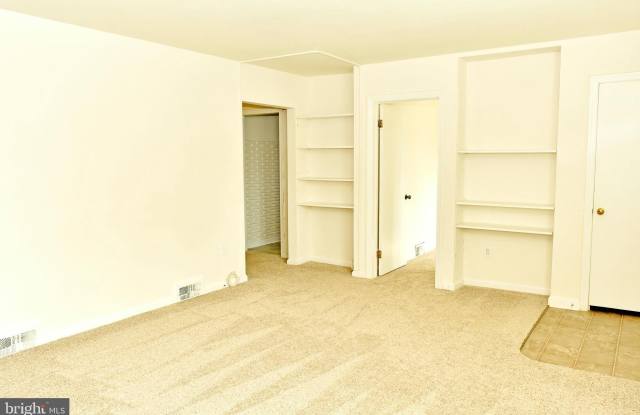 627 BIGGS Avenue unit: 1