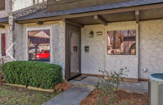 ** 2 BED/1.5 BATH CANDO IN NORTH SHREVEPORT **