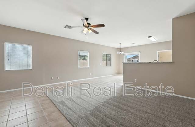 1921 E Desert Moon Trl