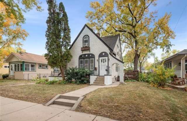 Cute 6 Bedroom- SFH- Walk to St Kates University! - 1830 West James Avenue, St. Paul, MN 55105