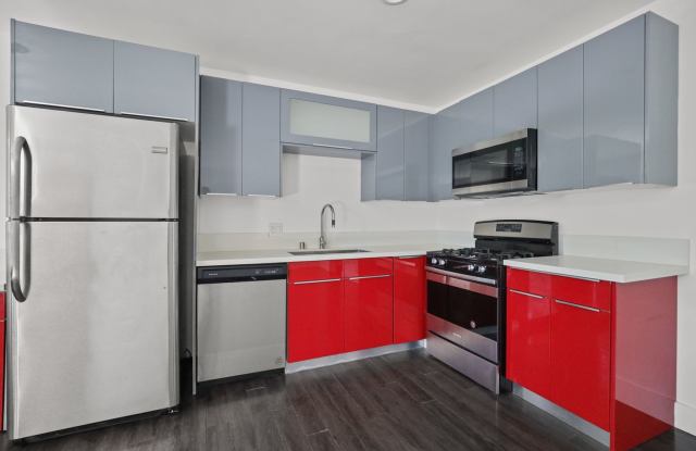 1321 W 36th Place Apartments