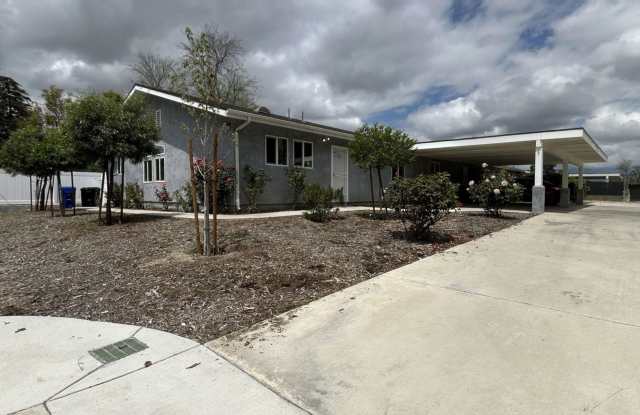 Spacious 4 Bedroom 2 Bath Home Located in San Bernardino! - 1870 East Victoria Avenue, San Bernardino, CA 92408