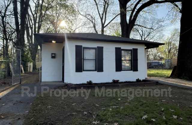 1382 S Wellington St