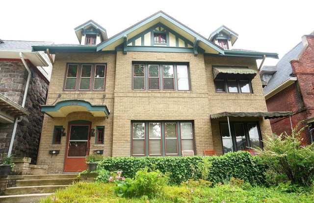 1223 W Wayne Street