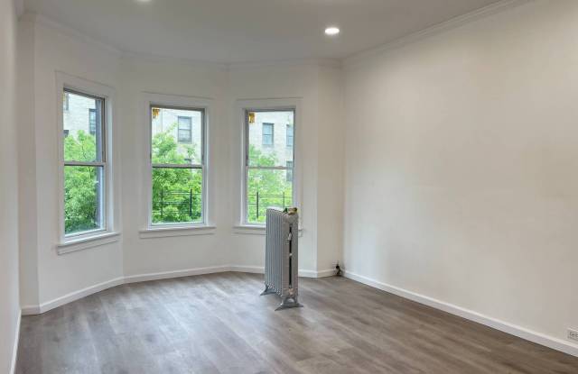 3221 Decatur Ave