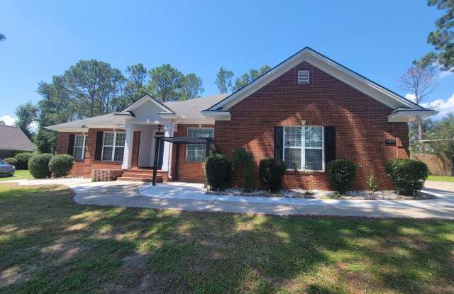 Beautiful home in Cypress Lakes in Lake Park