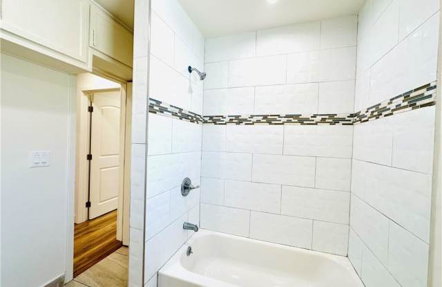 Photo of 11104 Oxnard Street