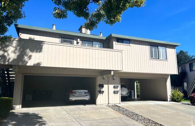 UPDATED ONE LEVEL UPPER FLOOR CONDO WITH TOP OF THE LINE FINISHES IN CAPTAINS COVE - 44 Dockside Circle, San Rafael, CA 94903