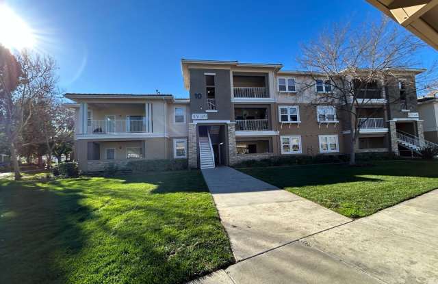 Temecula PKwy. 1 Bedroom, 1 Bath Condo with Garage