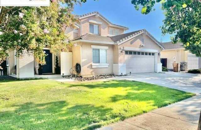 GREAT BRENTWOOD LOCATION..NEAR SCHOOLS, TRANSPORTATION AND SHOPPING!
