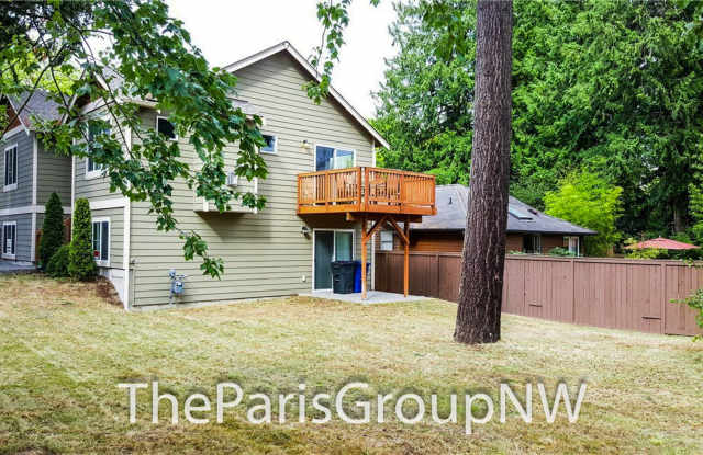 Super 2012 Shoreline Home – Upgrades, Wood Flrs, 3car Grg+++