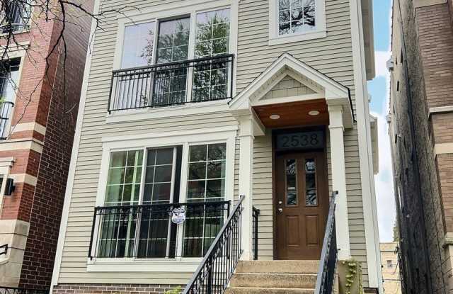 Photo of 2538 N Southport Avenue unit: 1R