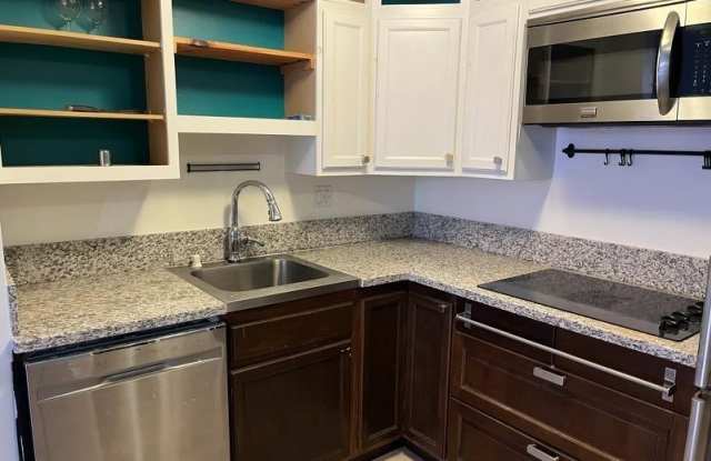 320 S Gramercy Place