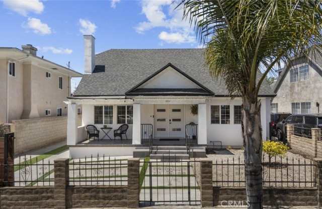 1727 N Kenmore Avenue