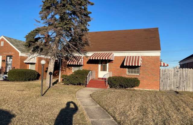 Cute 3 bed 1 bath with detached Garage